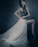Kim Minh độc đáo với váy "siêu" xẻ RSN4003