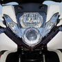 [5] Yamaha trở lại thiết kế đèn pha trung tâm với bóng đèn projector đầu tiên cho xe hai bánh được trình làng trên Nouvo SX 2012.