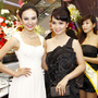 [4] Diện váy đen sang trọng, Mai Thu Huyền (phải) khoe vẻ đẹp ở tuổi 33.