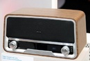 Loa dock cho iPod thiết kế kiểu radio cổ điển NEWS13027