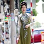 [1] Để giới thiệu những mẫu thiết kế mới trong bộ sưu tập áo dài xuân Quý Tỵ, nhà thiết kế Võ Việt Chung mời Hoa hậu Thu Thảo thực hiện bộ ảnh thời trang.