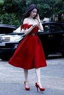 Ngọc Trinh xinh xắn trong váy đỏ rực NEWS16279