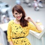 [9] Đầm thun đen với áo ren vàng bên ngoài sẽ giúp bạn che đi những khuyết điểm và mang đến sự trẻ trung, quyến rũ. Photo:Hùng Blue; Người mẫu Hải Phượng - Miss Sunplay 2013.