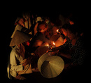 Chợ nón trong bóng đêm Gò Găng NEWS18429