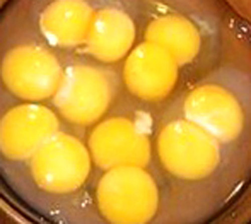 Trại gà chuyên những quả trứng lạ, Tin tức trong ngày, trung 2 long do, ga de trung, trai ga, qua trung la, trang trai nuoi ga, tin tuc 24h