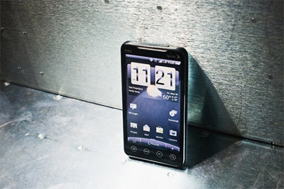 Màn hình cảm ứng điện dung trong HTC EVO 4G.