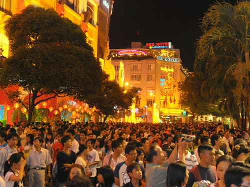 Lung linh đường hoa Nguyễn Huệ 2010