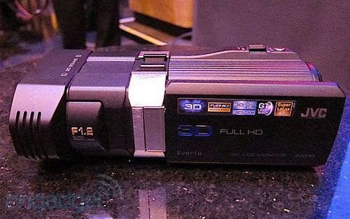 CES 2011: tràn ngập máy quay phim 3D