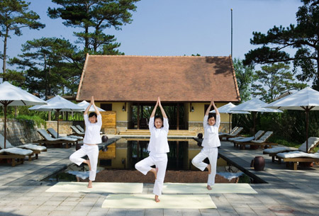 Tập Yoga tại Ana Mandara Villas Dalat.