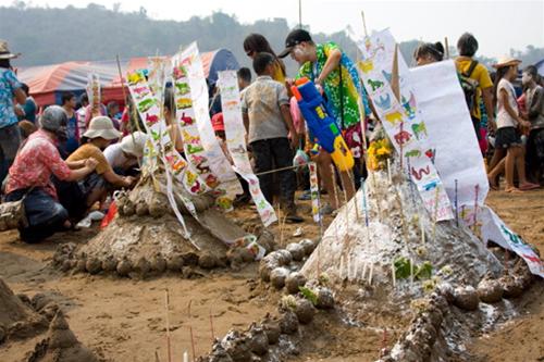 Những ngôi tháp cát ở Ban Xieng Men