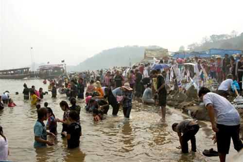 Những ngôi tháp cát ở Ban Xieng Men