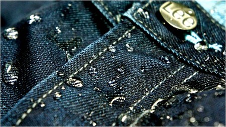 Độc đáo quần jeans không thấm nước của LEE