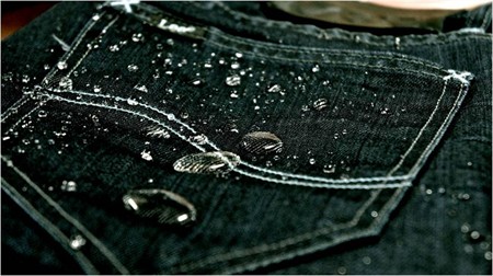 Độc đáo quần jeans không thấm nước của LEE