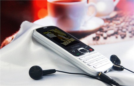 Q-mobile ra mắt điện thoại tiện ích Q140