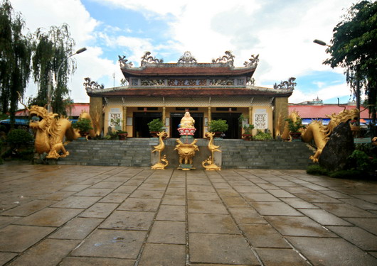 Viếng chùa Đà Lạt ngày xuân