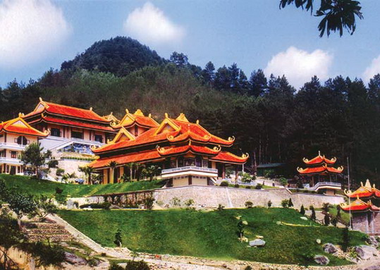 Viếng chùa Đà Lạt ngày xuân