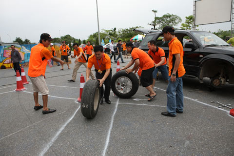 Trò chơi đảo lốp Bridgestone – Qua đó Bridgestone khuyên nên kiểm tra lốp thường xuyên và đảo lốp sau 5,000km.