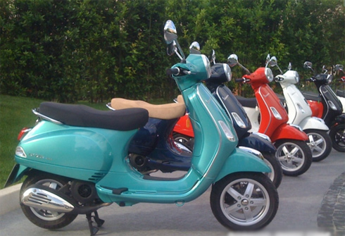 Vespa LX125 mới giá 4.700 USD