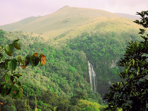 Đền đài và cảnh đẹp quyến rũ ở Karnataka