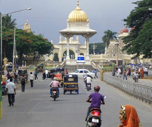 Đền đài và cảnh đẹp quyến rũ ở Karnataka