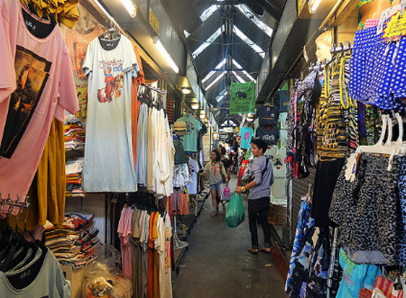 Thái Lan có vô vàn những khu mua sắm từ cao cấp, trung lưu đến bình dân.