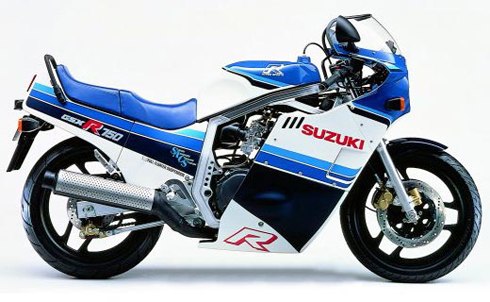 GSX-R750 ra đời phá vỡ các tiêu chuẩn UJMs. Ảnh: Motorcycle.