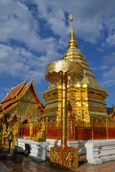 Phra-That-Doi-Suthep-02-5344-1385350424.