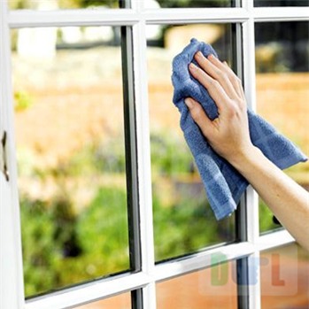 Làm sạch các cửa và cửa sổ