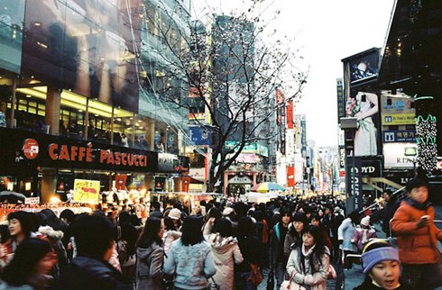 phố Myeongdong  ở thủ đô Seoul.