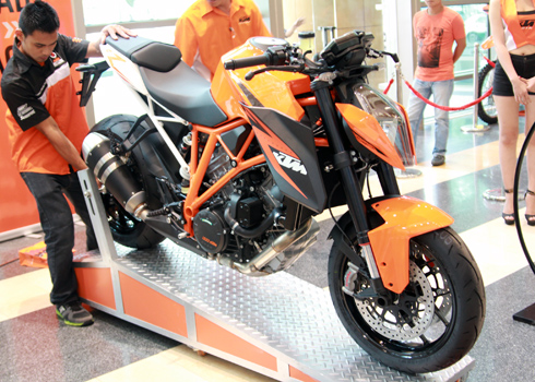 KTM-Duke-1290-2-4147-138940145-8623-2091