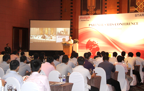 Ông Nguyễn Hải Triều - Giám đốc Công ty TNHH Starview Việt Nam (SVV) giới thiệu các giải pháp về hệ thống hội thảo truyền hình cho doanh nghiệp vừa và nhỏ của hãng Avaya tại thị trường Việt Nam.